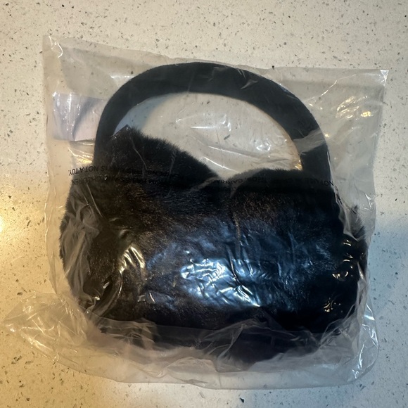 AEROSOLES Faux Fur Earmuffs - NEW in plastic - Picture 8 of 12